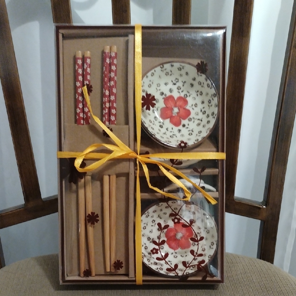 Japanese Style Chopsticks And Saucer Set - Picture 1 of 10